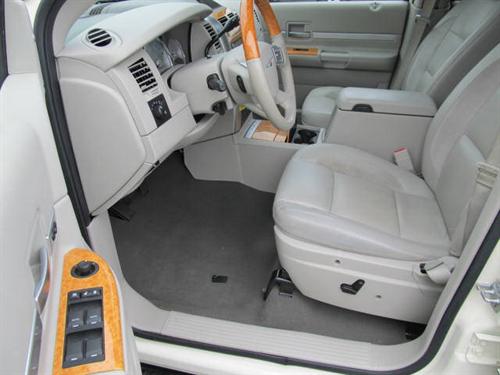 Chrysler Aspen 2008 photo 2