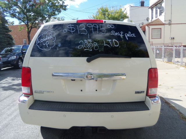 Chrysler Aspen Super SUV