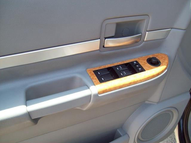 Chrysler Aspen 2008 photo 2