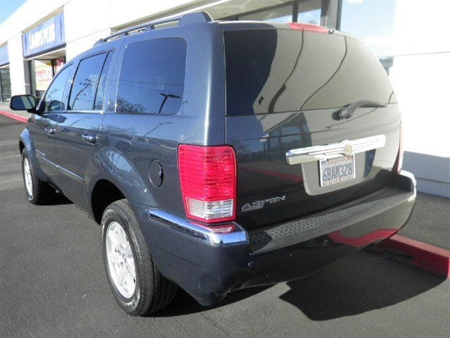 Chrysler Aspen 2008 photo 2