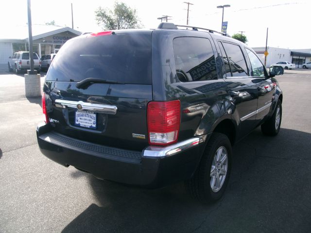 Chrysler Aspen Super SUV