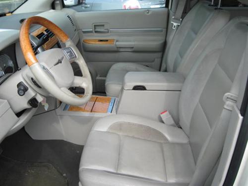 Chrysler Aspen 2008 photo 2