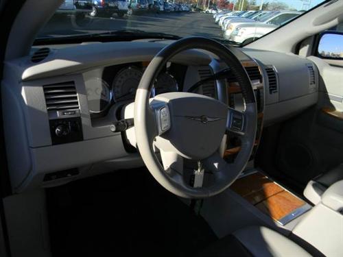 Chrysler Aspen 2008 photo 2