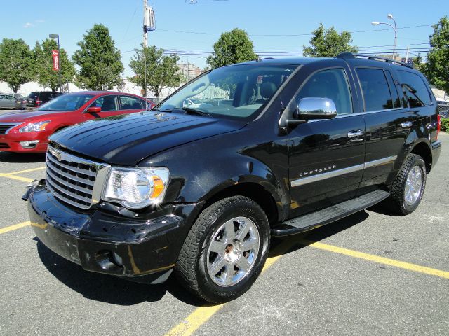 Chrysler Aspen Super SUV
