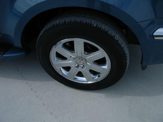 Chrysler Aspen 2009 photo 4