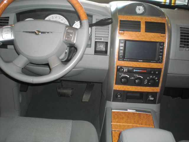 Chrysler Aspen 2009 photo 2