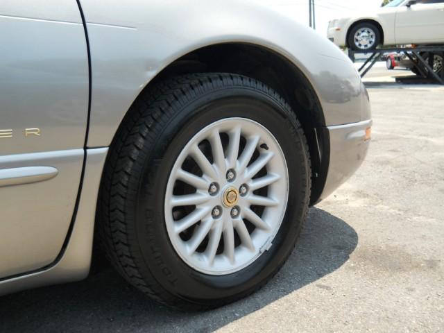 Chrysler Concorde 1999 photo 2