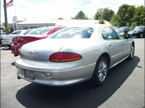 Chrysler Concorde 2004 photo 2