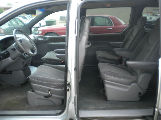 Chrysler Grand Voyager 2000 photo 2