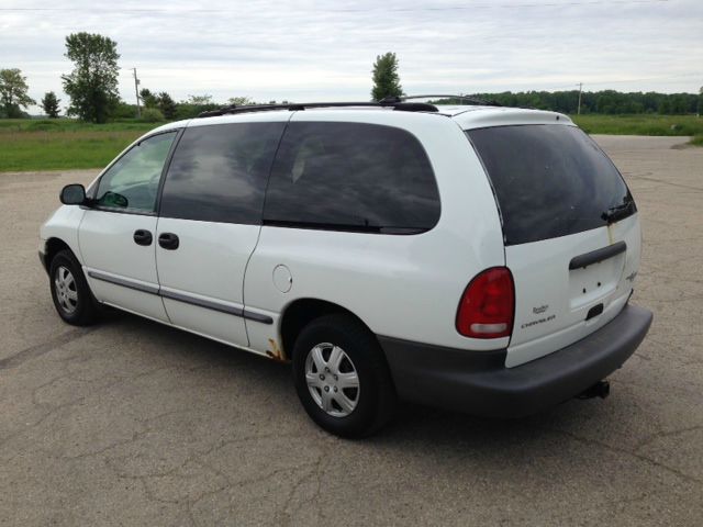 Chrysler Grand Voyager 2000 photo 2