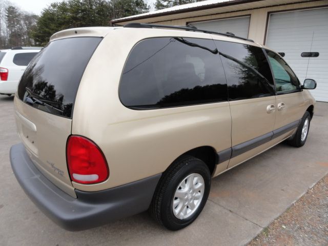 Chrysler Grand Voyager 2000 photo 3