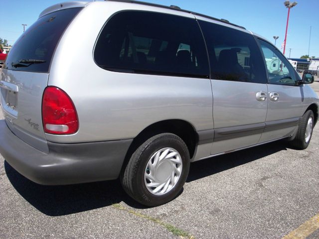 Chrysler Grand Voyager 2000 photo 2