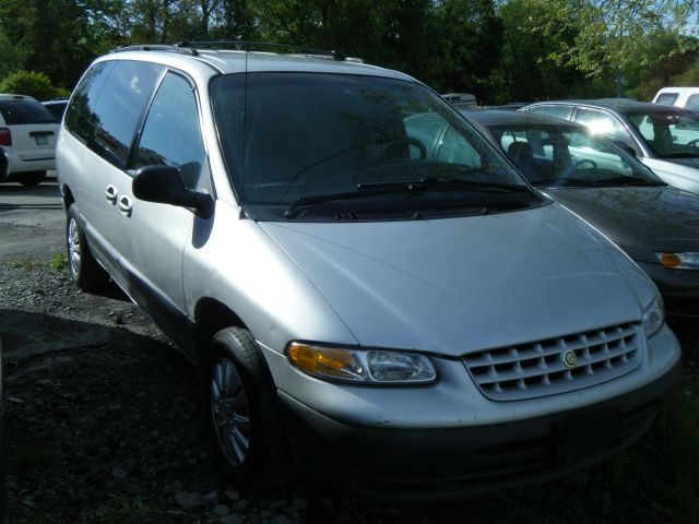 Chrysler Grand Voyager 2000 photo 2