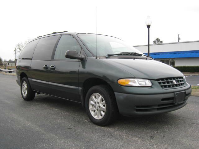 Chrysler Grand Voyager 2000 photo 1