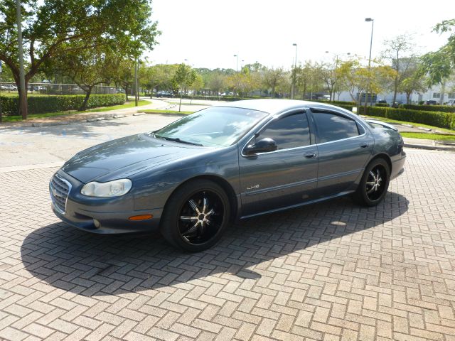 Chrysler LHS 2000 photo 2