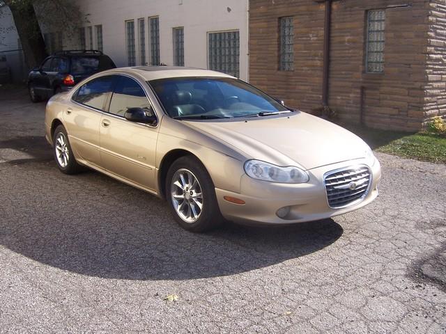 Chrysler LHS 2000 photo 3