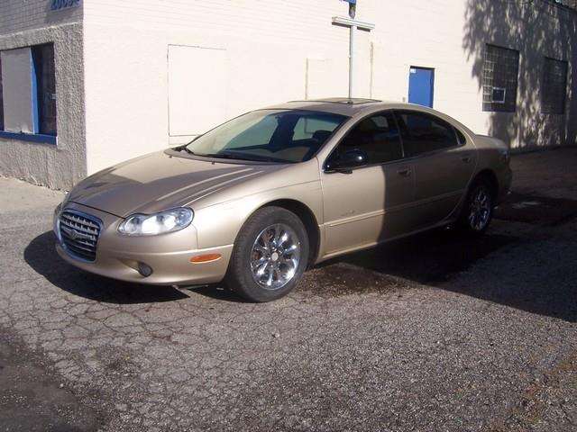 Chrysler LHS 2000 photo 4