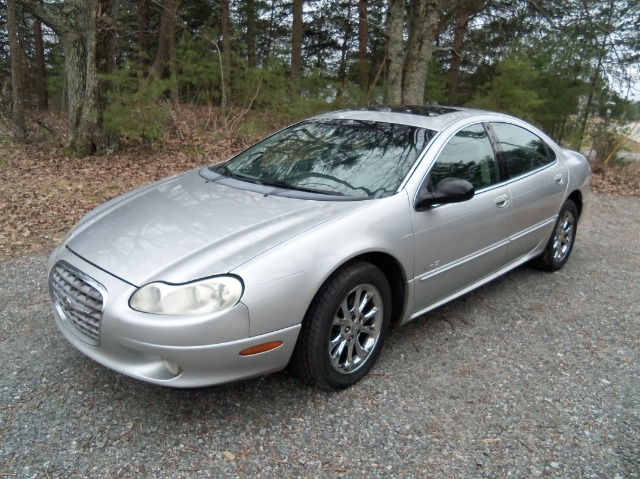 Chrysler LHS 2000 photo 2
