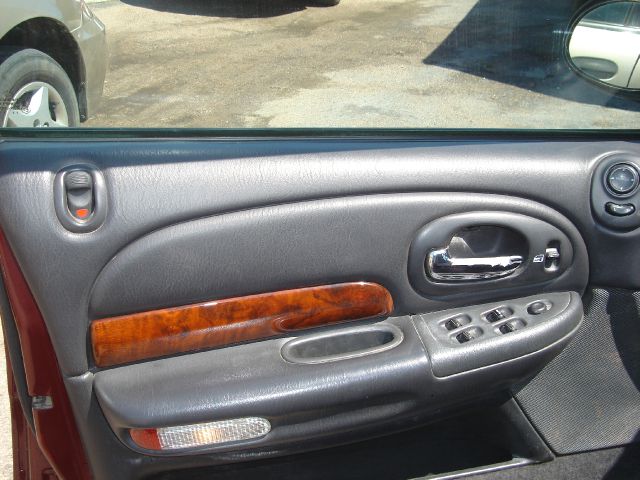 Chrysler LHS 2001 photo 2