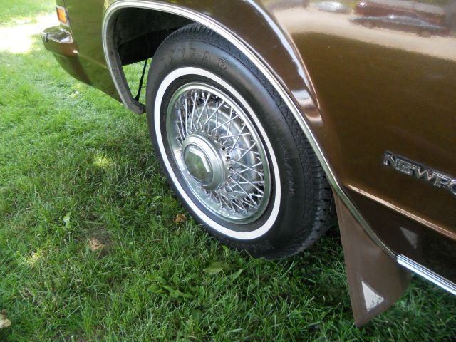 Chrysler Newport 1981 photo 2