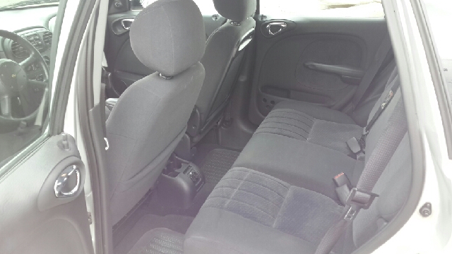 Chrysler PT Cruiser Base SUV