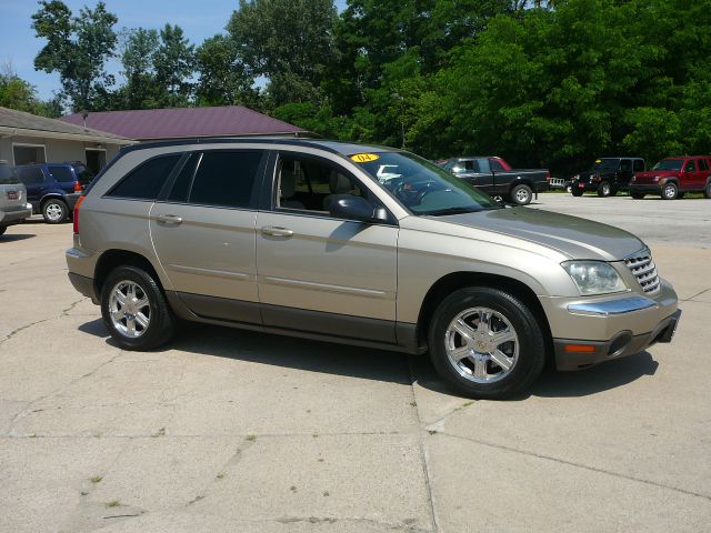 Chrysler Pacifica 2004 photo 2