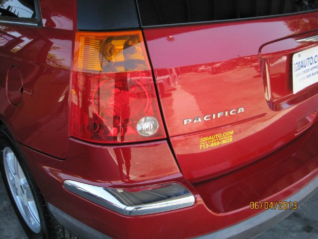 Chrysler Pacifica 2004 photo 2