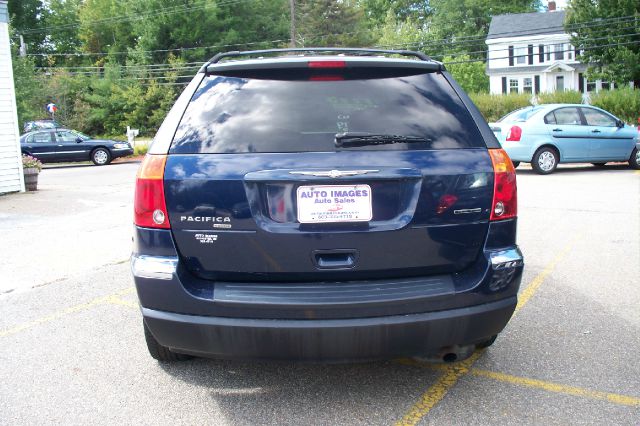 Chrysler Pacifica 2005 photo 2