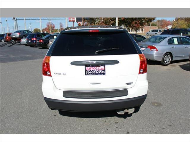 Chrysler Pacifica 2005 photo 3