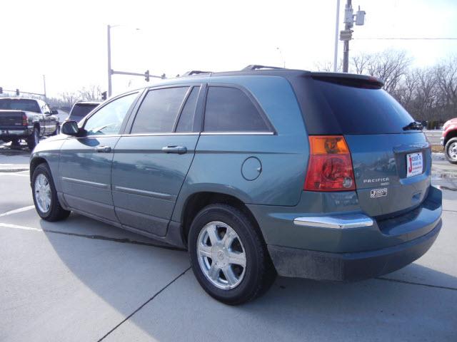 Chrysler Pacifica 2005 photo 2