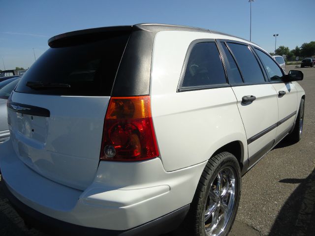 Chrysler Pacifica 2005 photo 2