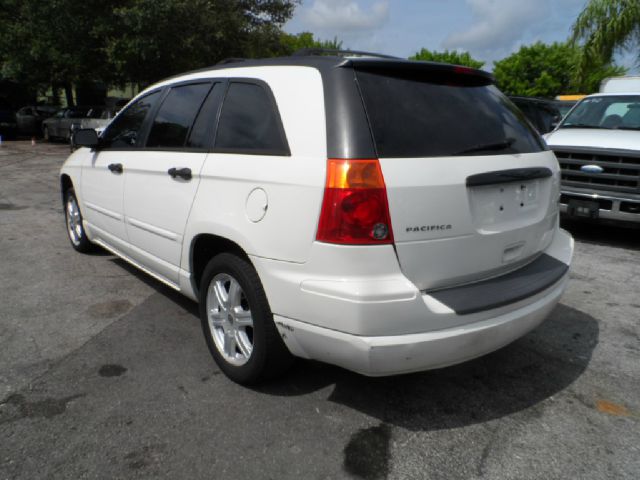 Chrysler Pacifica 2005 photo 2