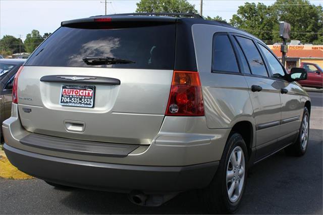 Chrysler Pacifica 2006 photo 2