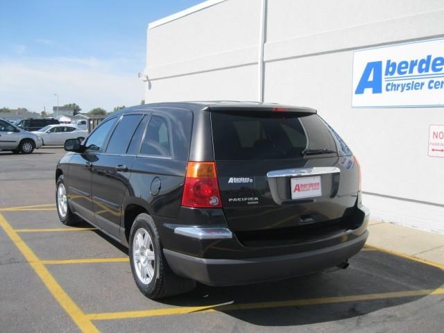 Chrysler Pacifica 2006 photo 2