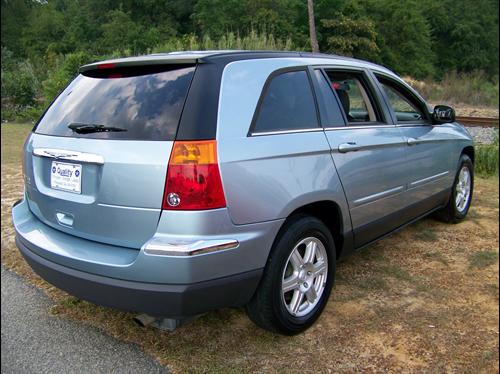 Chrysler Pacifica 2006 photo 2