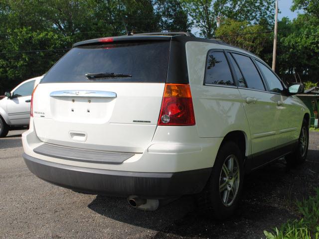 Chrysler Pacifica 2008 photo 2