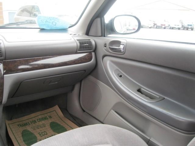 Chrysler Sebring 2004 photo 2