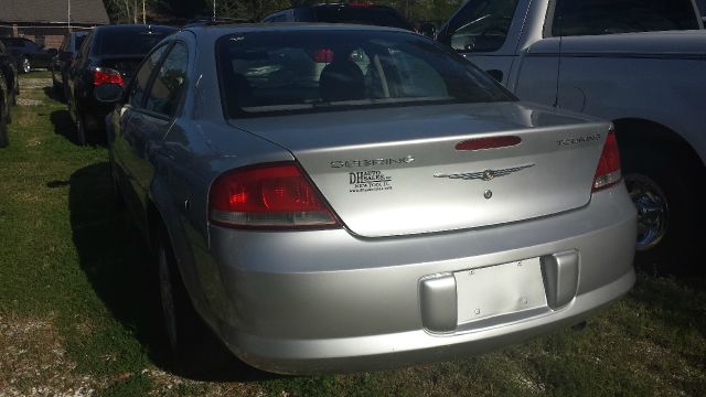 Chrysler Sebring Ext Cab 125.9 WB Sedan