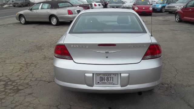 Chrysler Sebring Ext Cab 125.9 WB Sedan