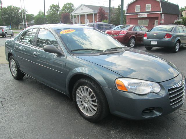Chrysler Sebring Ext Cab 125.9 WB Sedan
