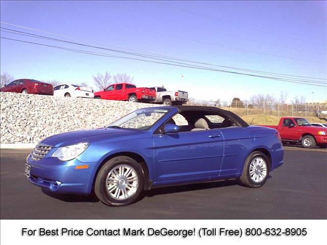 Chrysler Sebring 4dr Sdn LE Auto (natl) Sedan Convertible