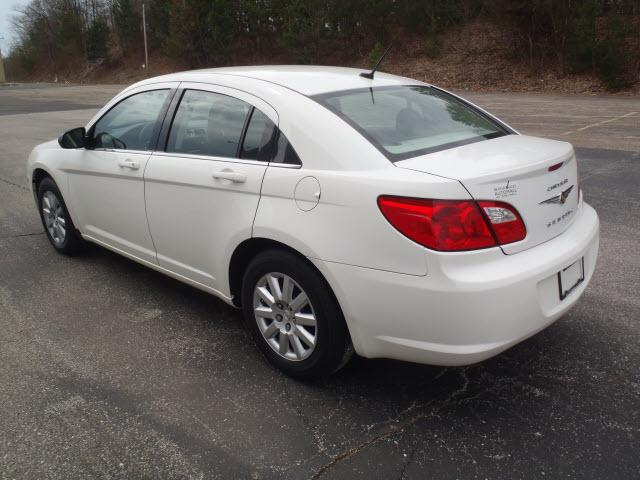 Chrysler Sebring 2010 photo 2