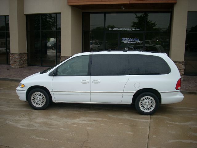 Chrysler Town and Country 1996 photo 4