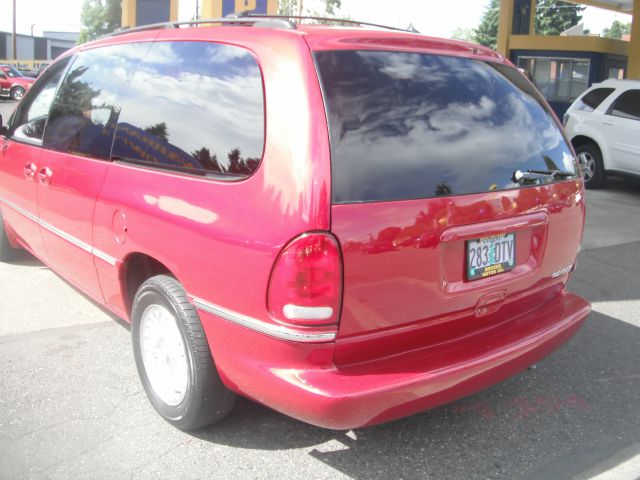Chrysler Town and Country 1996 photo 0