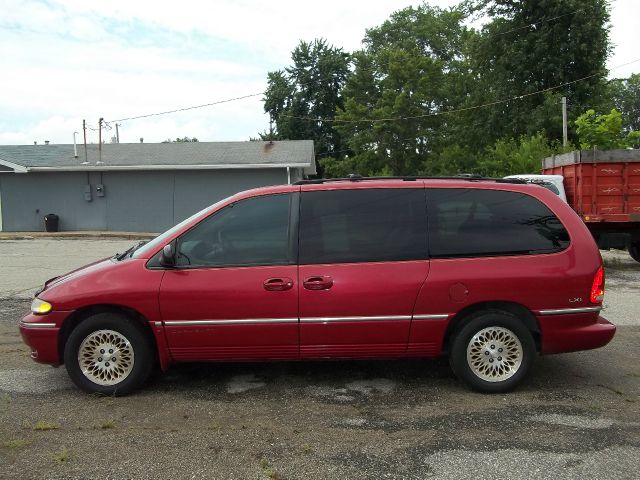 Chrysler Town and Country 1997 photo 4