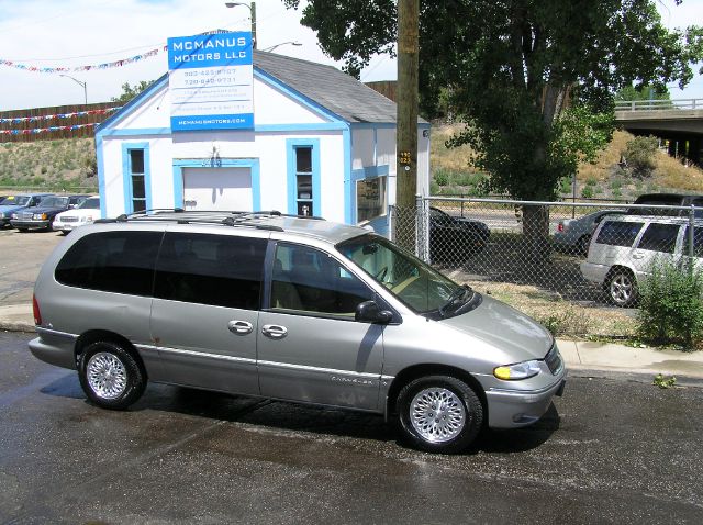 Chrysler Town and Country 1997 photo 1