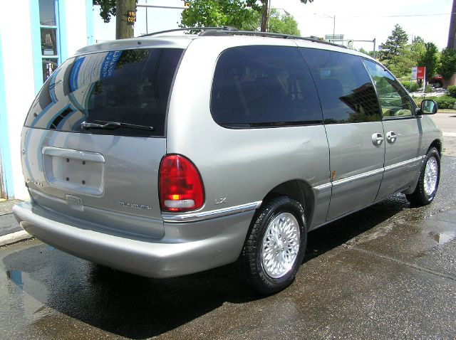 Chrysler Town and Country 1997 photo 2