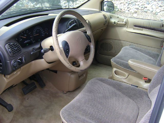 Chrysler Town and Country 1997 photo 4