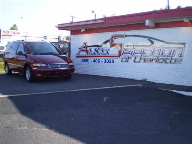 Chrysler Town and Country 1997 photo 0