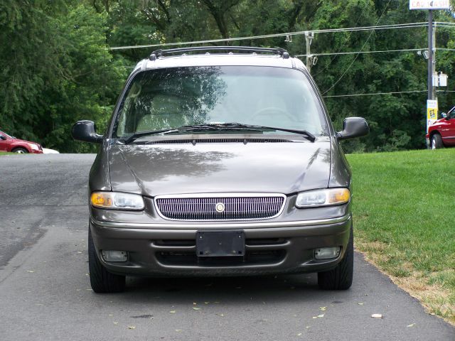 Chrysler Town and Country 1997 photo 3